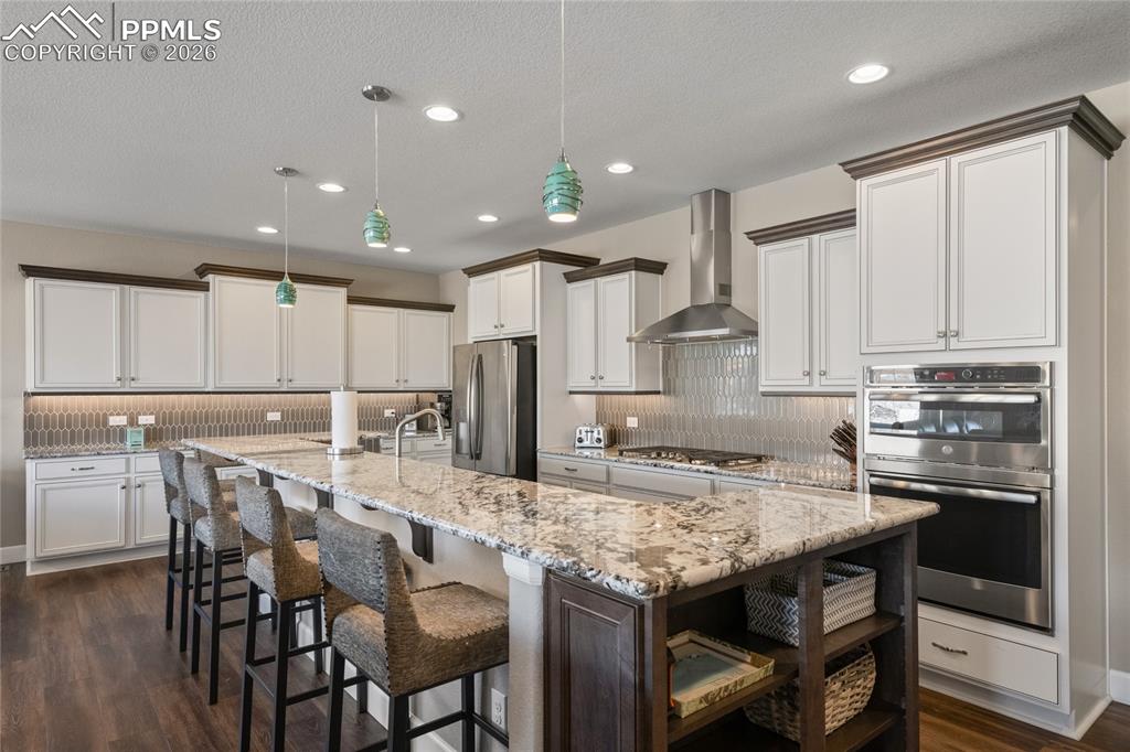 Image 8 of 50: Kitchen