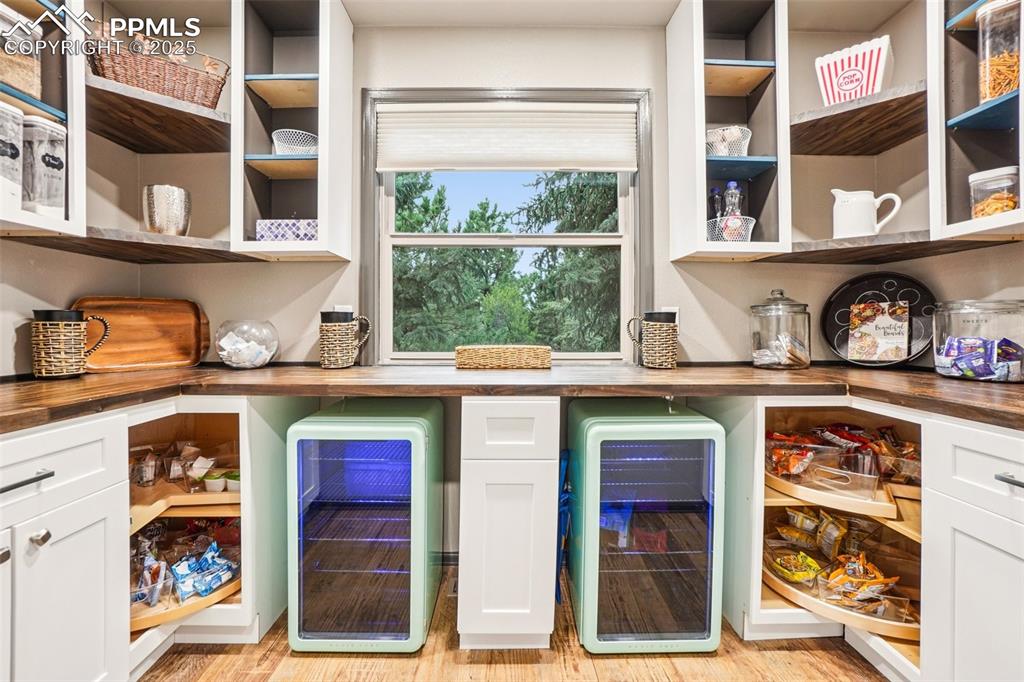 Image 17 of 50: Pantry