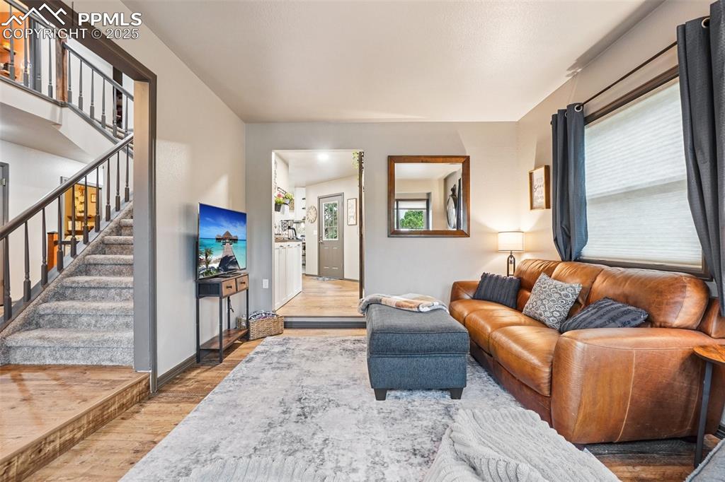 Image 8 of 50: Living Room
