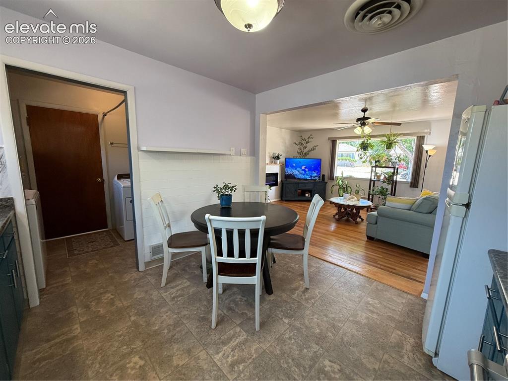 Image 12 of 41: Dining Area