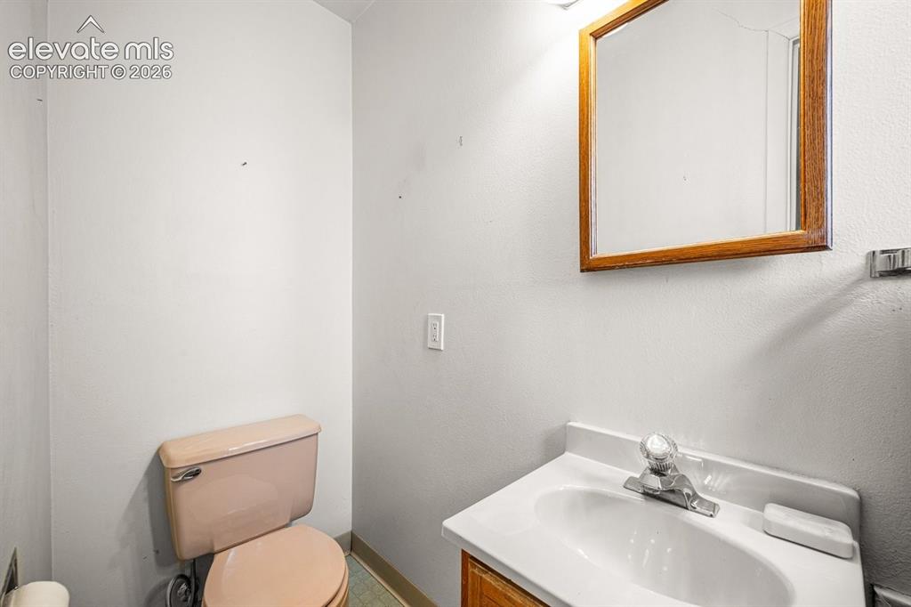 Image 26 of 41: Bathroom