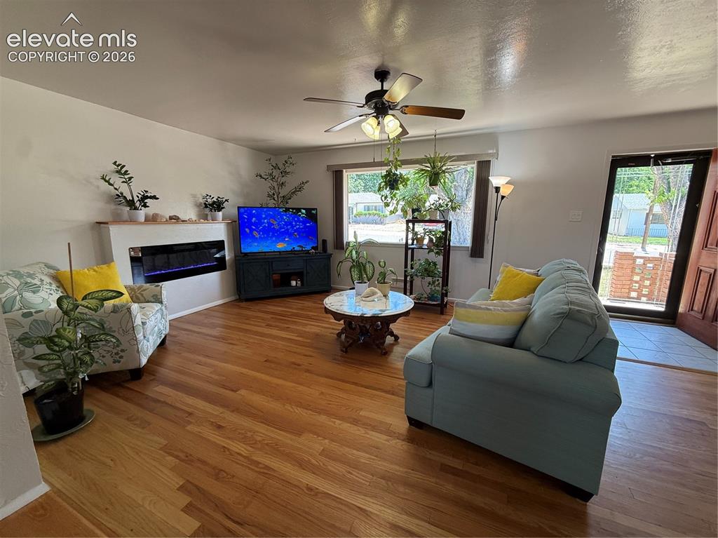 Image 7 of 41: Living Room