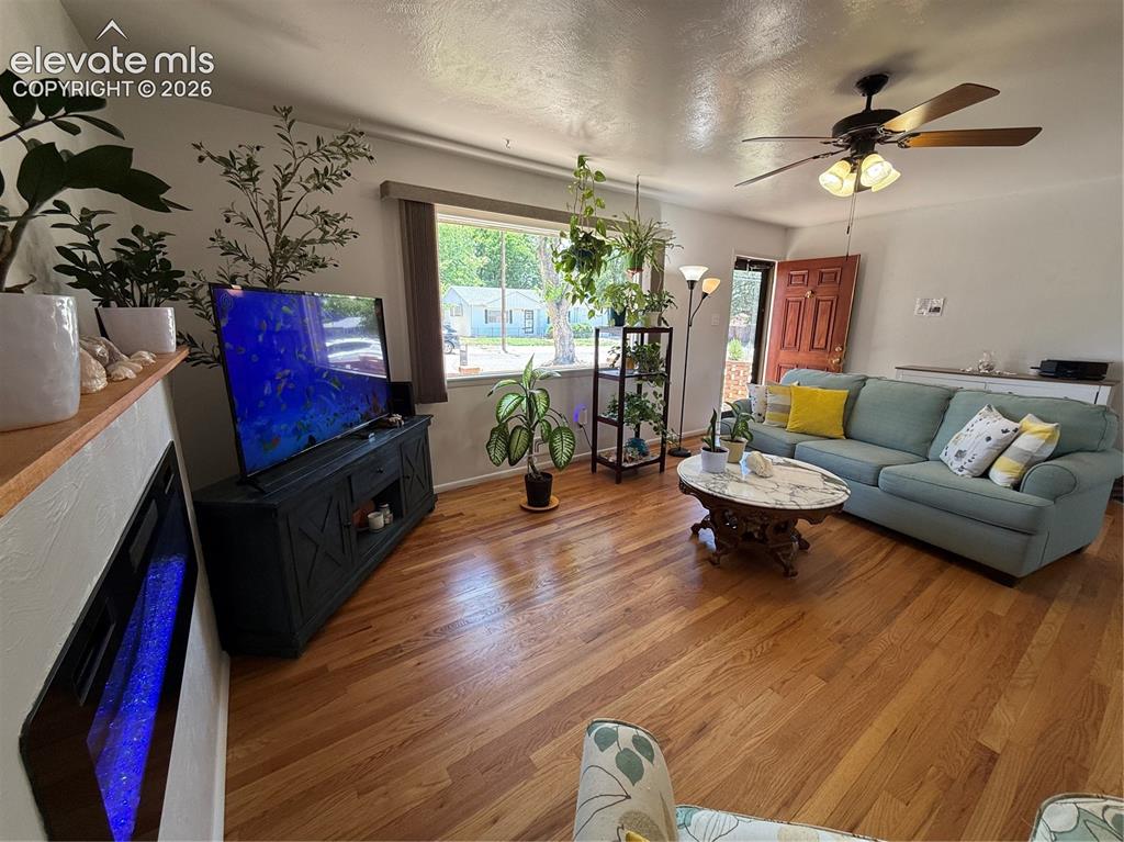 Image 9 of 41: Living Room
