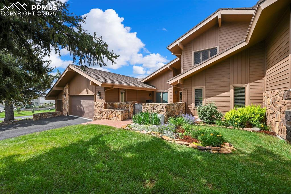 Caption: Great curb appeal