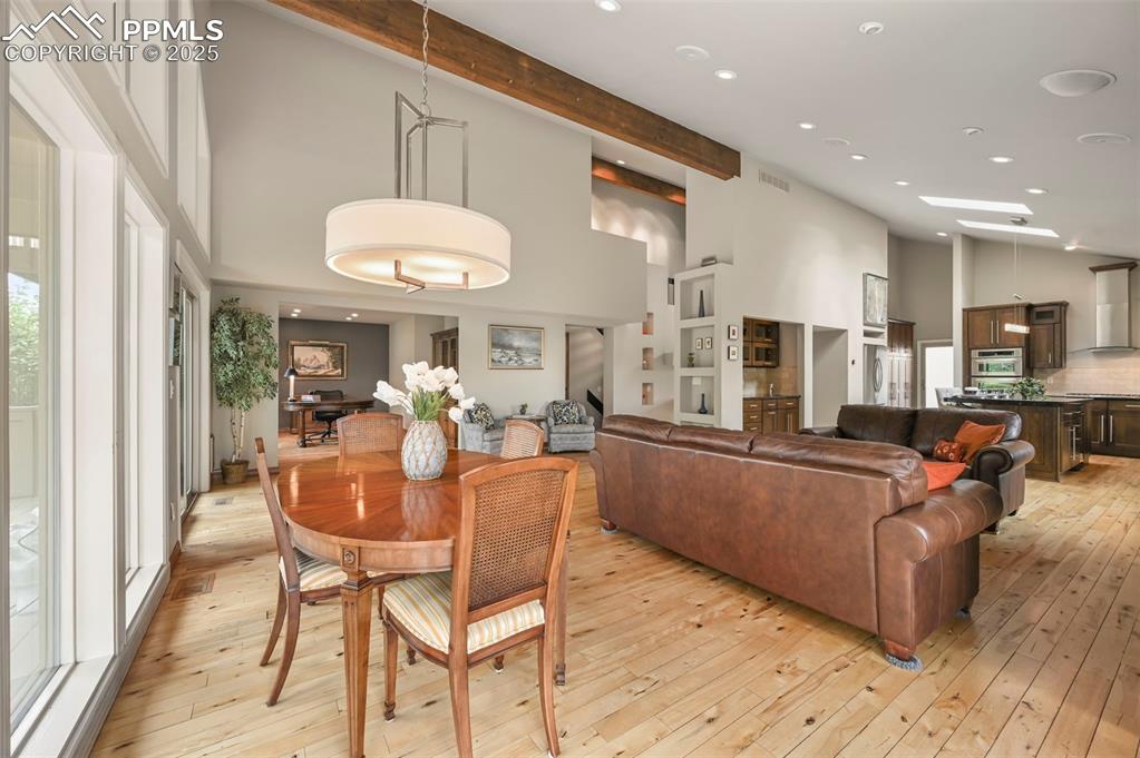 Image 10 of 49: Dining Area