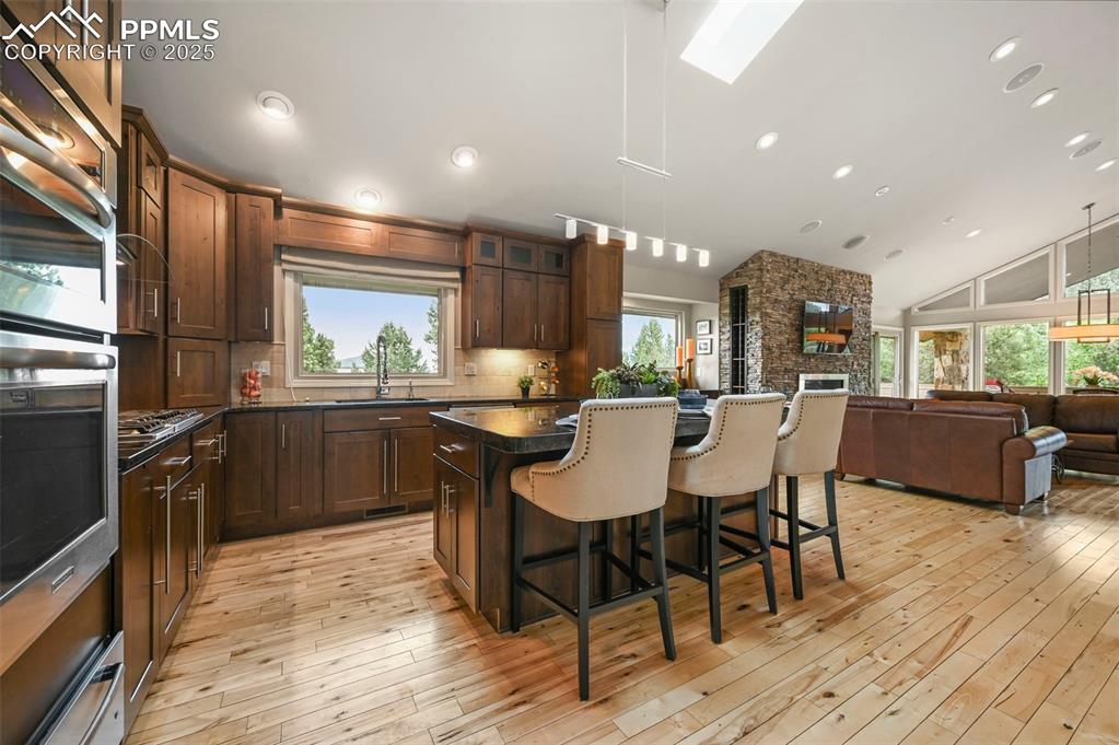 Image 14 of 49: Well designed kitchen