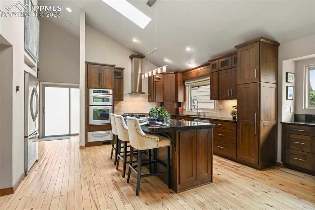 Image 17 of 49: Counter space for casual dining