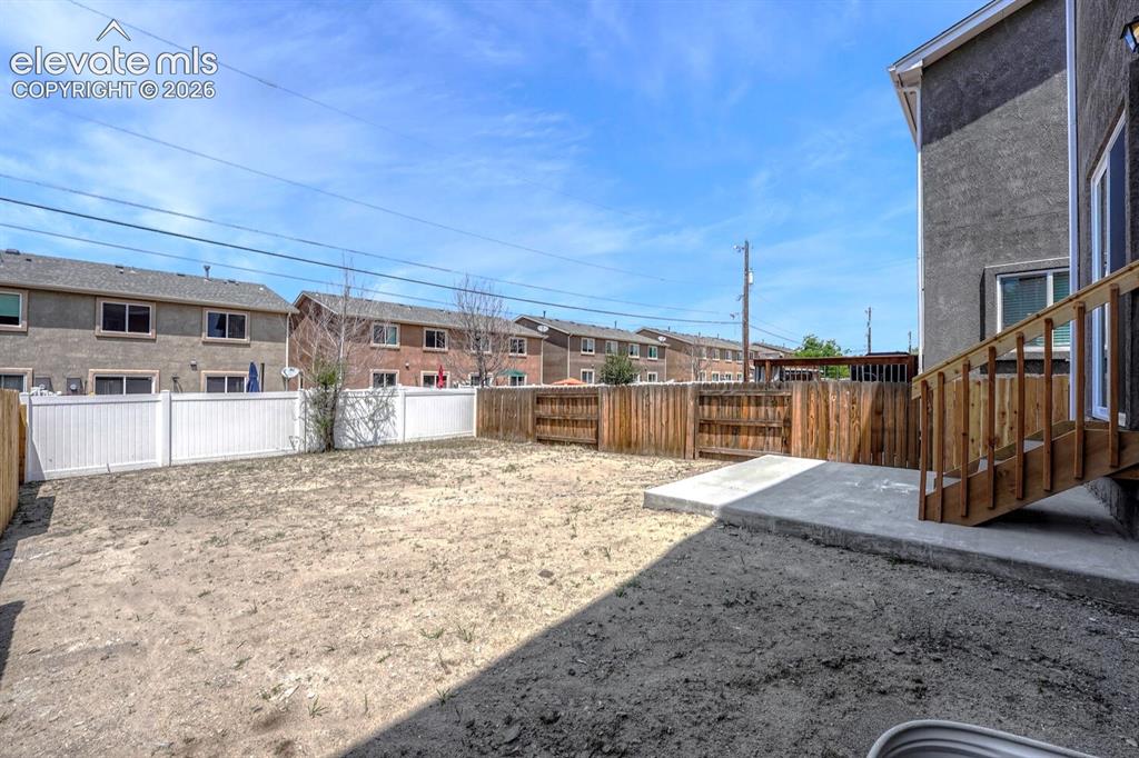 Image 22 of 28: Yard