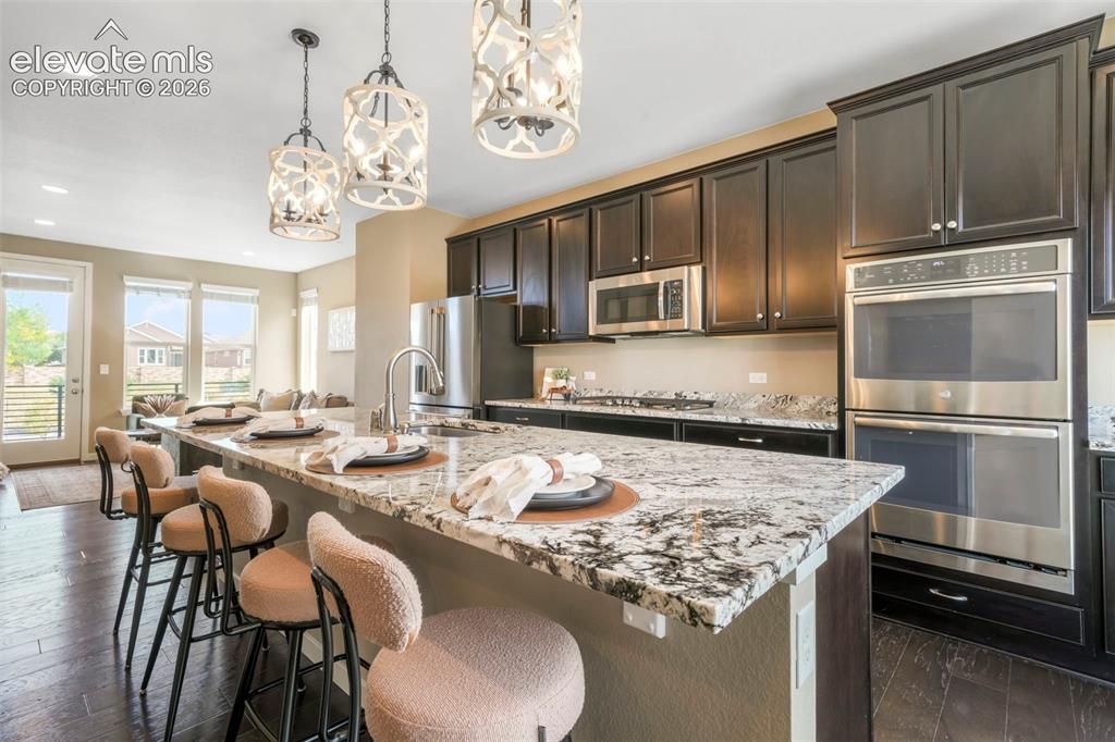 Image 10 of 50: Kitchen