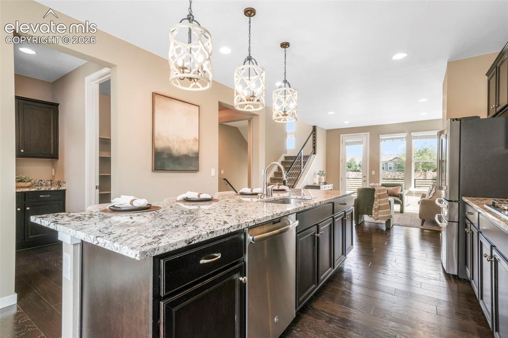 Image 8 of 50: Kitchen