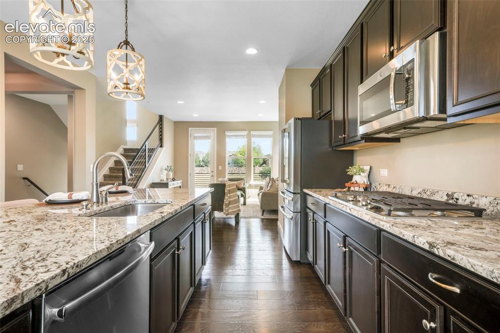 Image 9 of 50: Kitchen