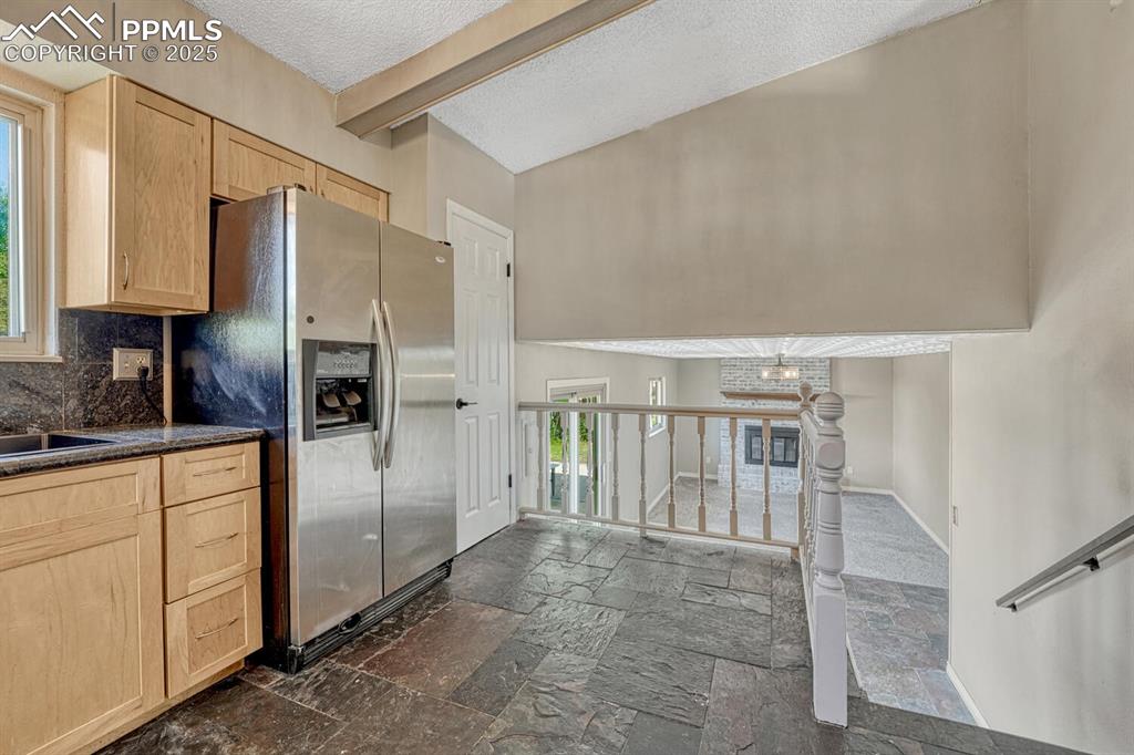 Image 8 of 50: Kitchen