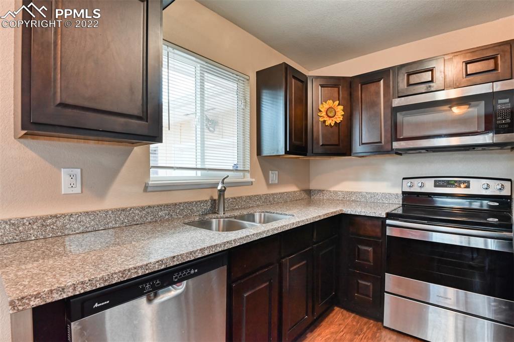 Listing 3176268, Image 3 of 27