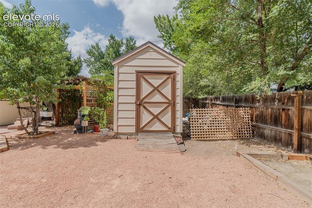 Image 43 of 46: Outdoor structure