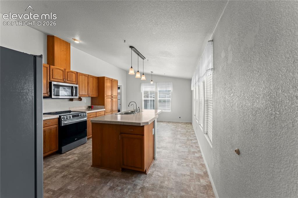 Image 5 of 49: Kitchen