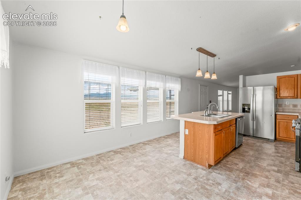 Image 8 of 49: Kitchen