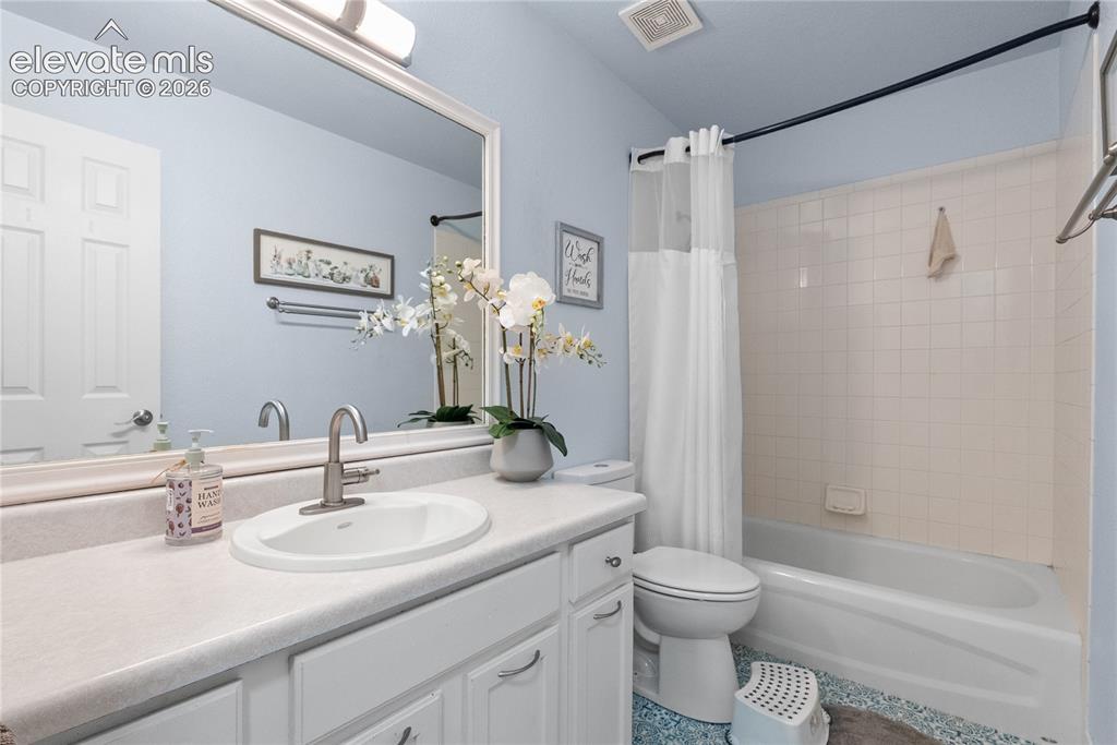 Image 11 of 46: Bathroom