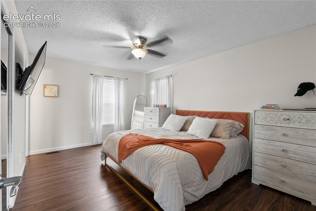 Image 14 of 46: Bedroom