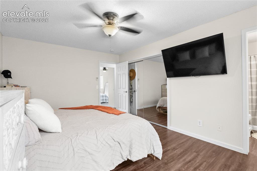 Image 16 of 46: Bedroom