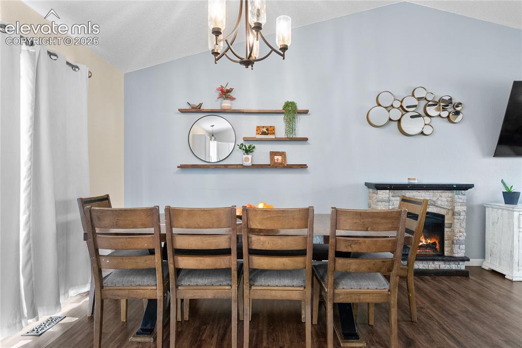 Image 26 of 46: Dining Area