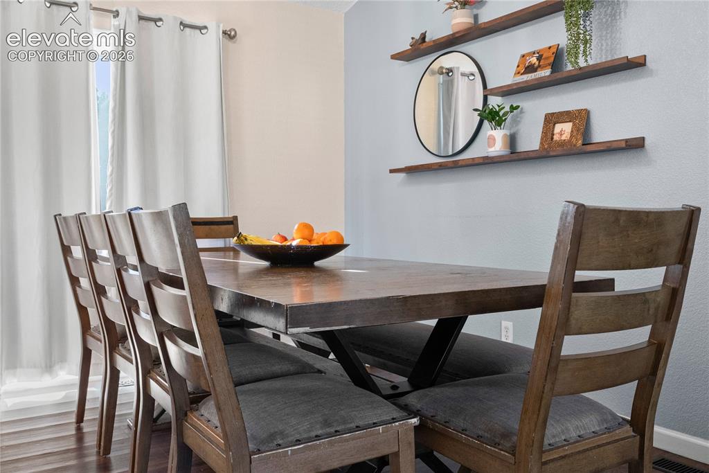 Image 27 of 46: Dining Area