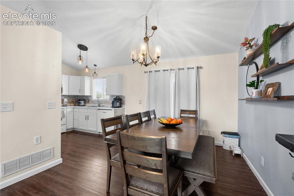 Image 6 of 46: Dining Area