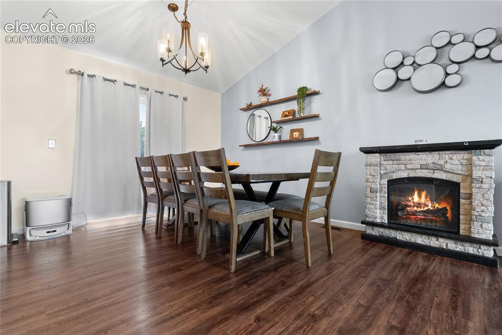 Image 7 of 46: Dining Area