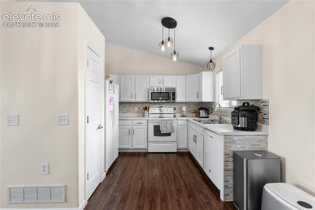 Image 8 of 46: Kitchen