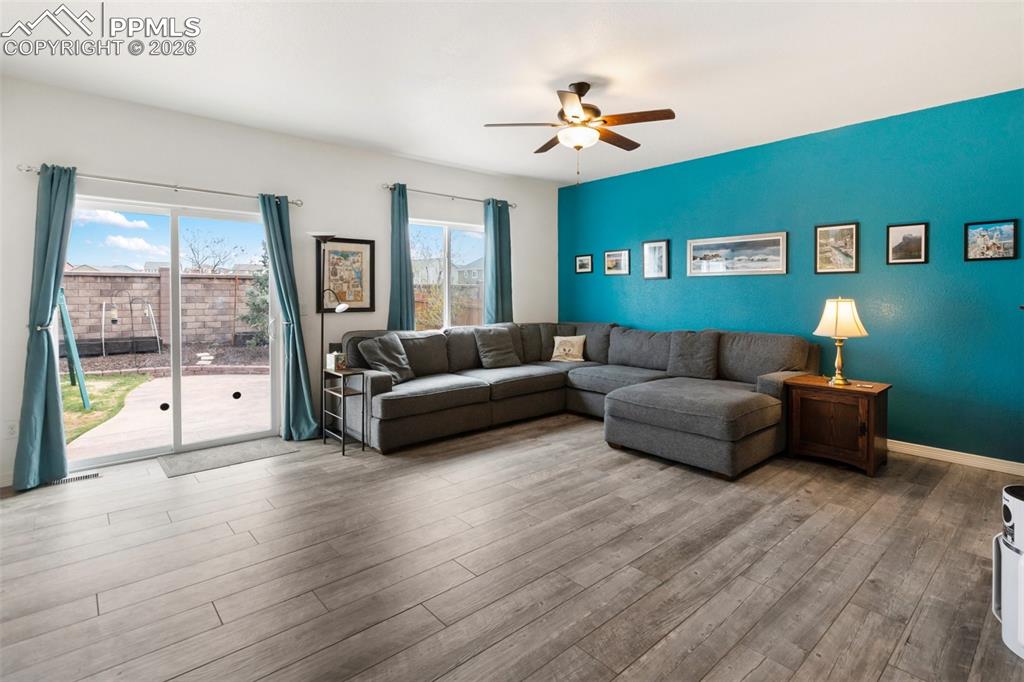 Image 2 of 34: Relaxing and inviting