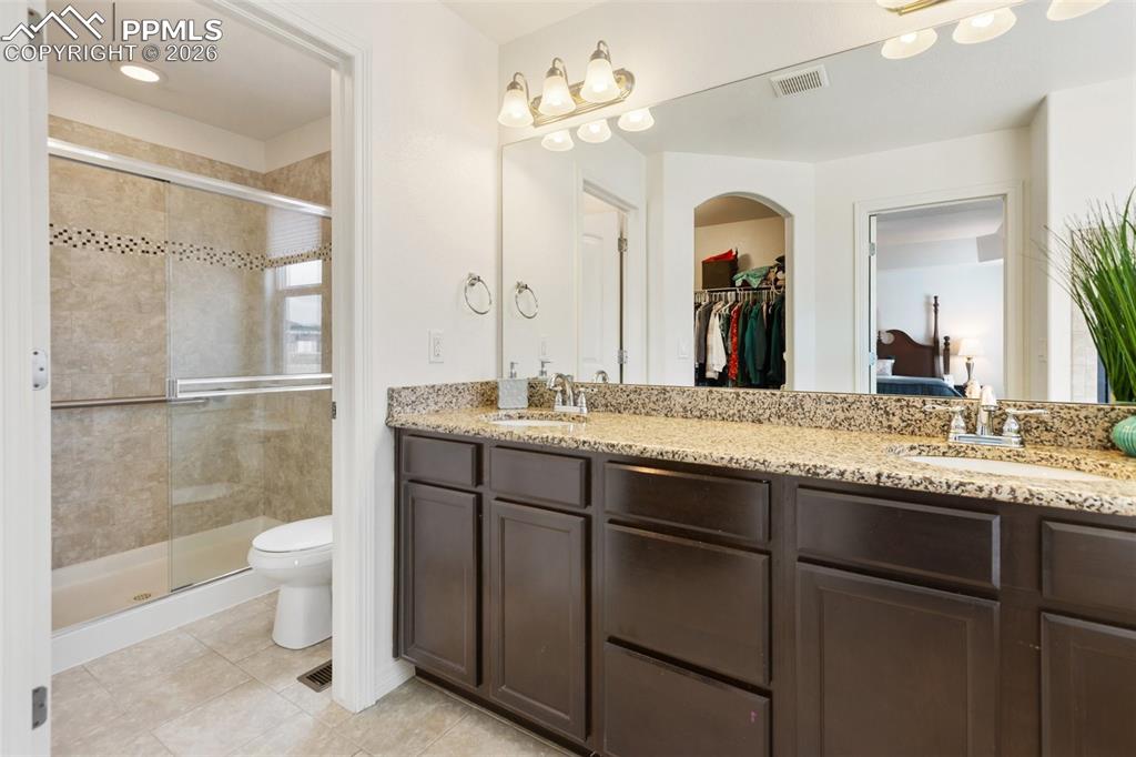 Image 20 of 34: Spa-like bathroom