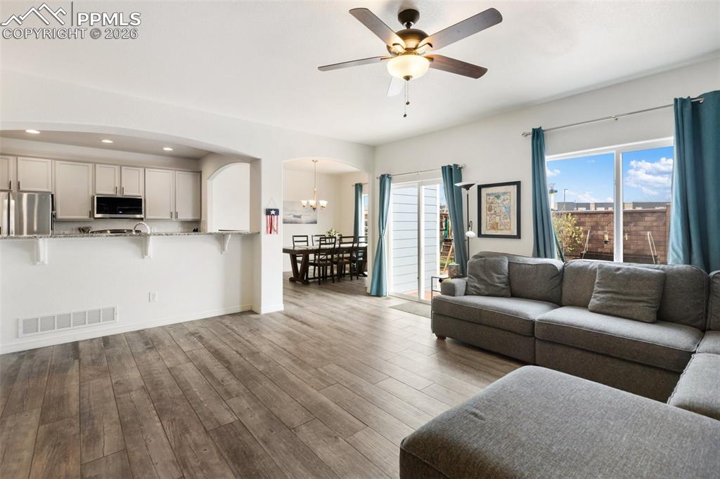 Image 9 of 34: Space to spread out