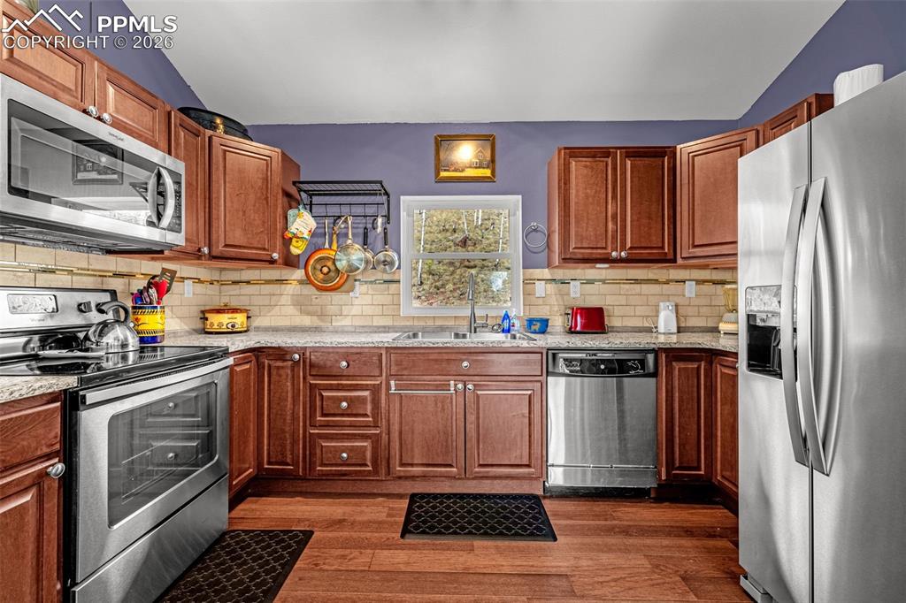 Image 9 of 39: Kitchen
