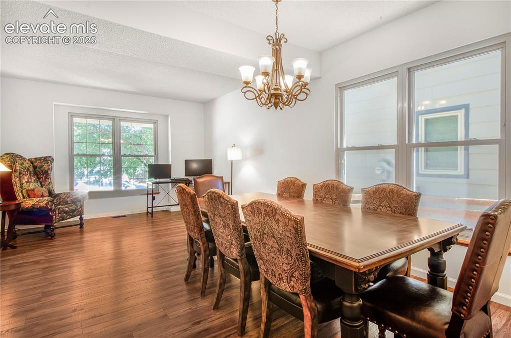 Image 13 of 31: Dining Area