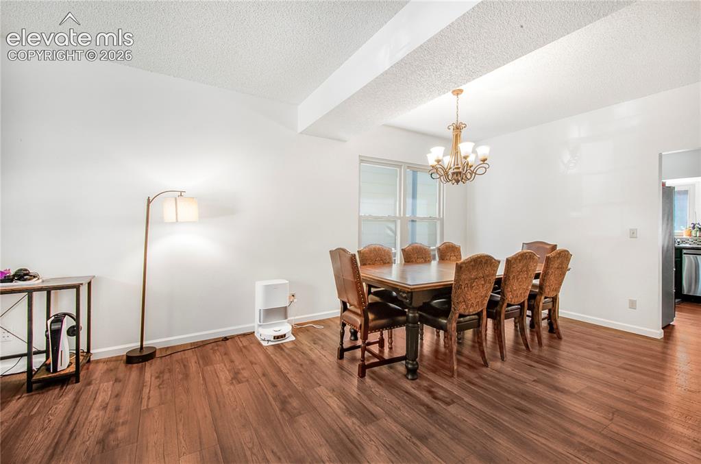 Image 15 of 31: Dining Area