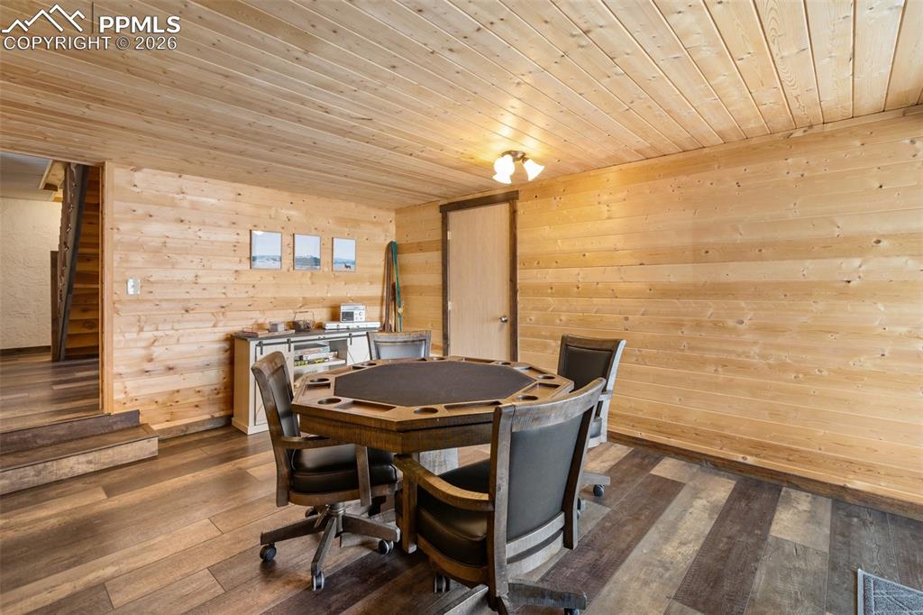 Image 25 of 50: Family Room