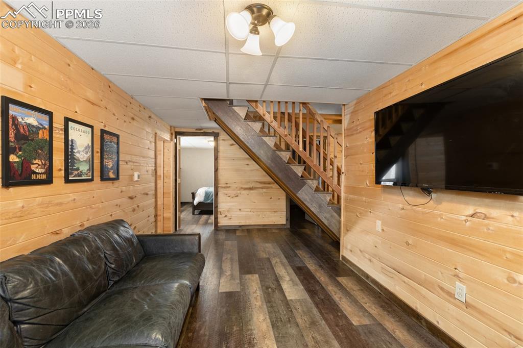 Image 27 of 50: Family Room