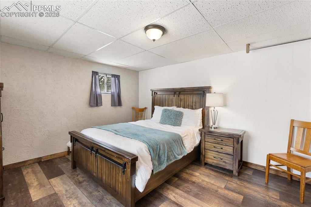 Image 28 of 50: Bedroom