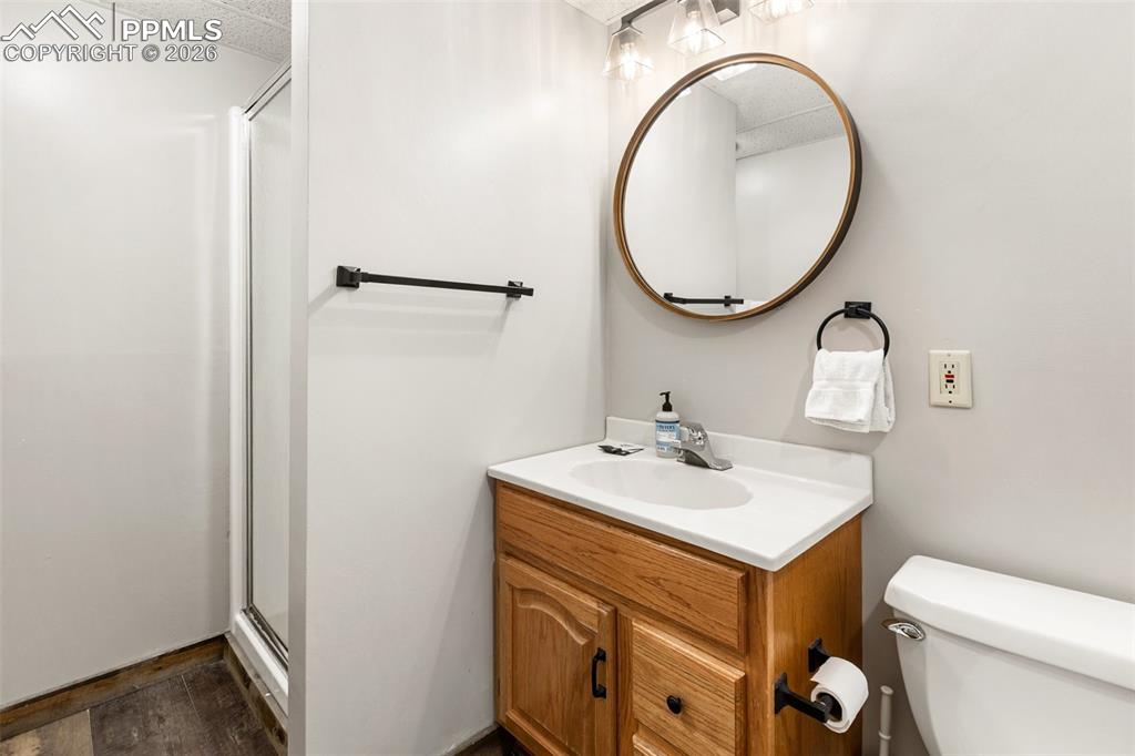 Image 30 of 50: Bathroom