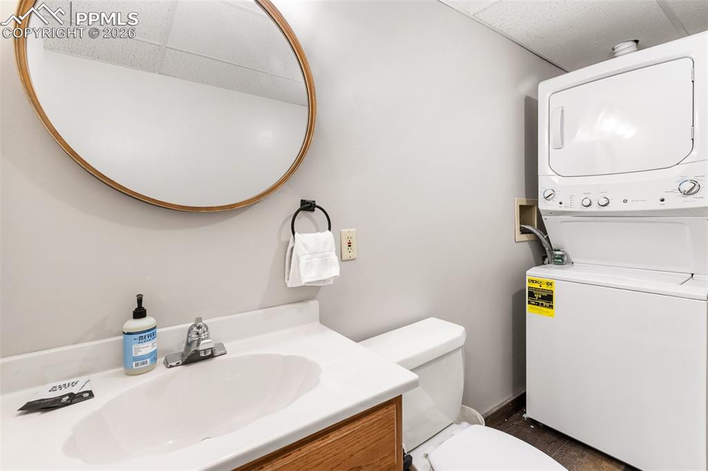 Image 31 of 50: Bathroom