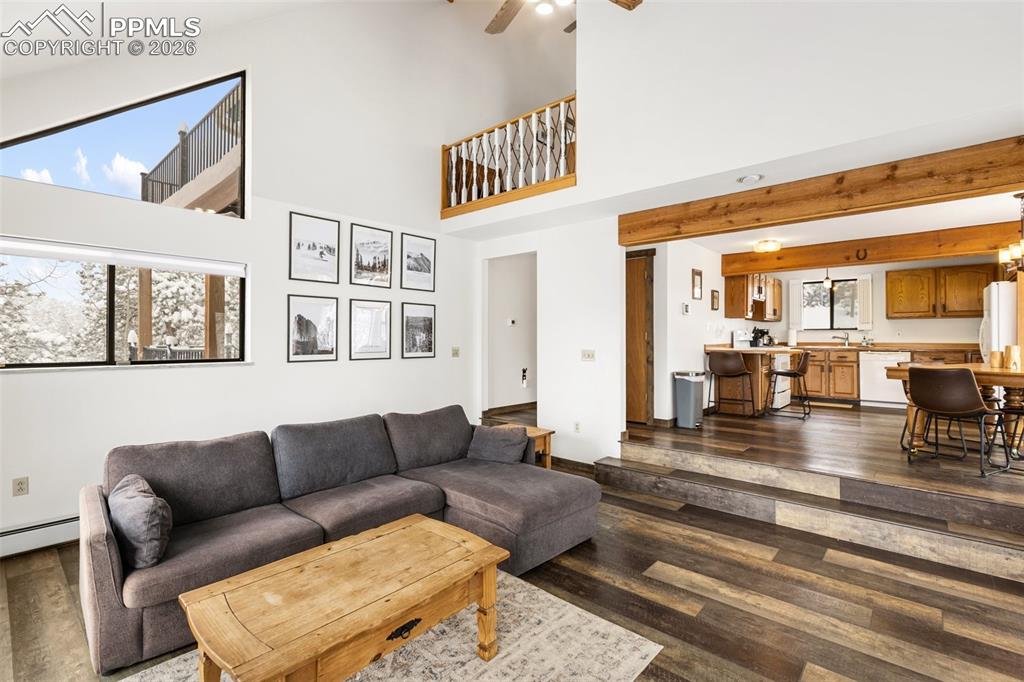 Image 8 of 50: Living Room