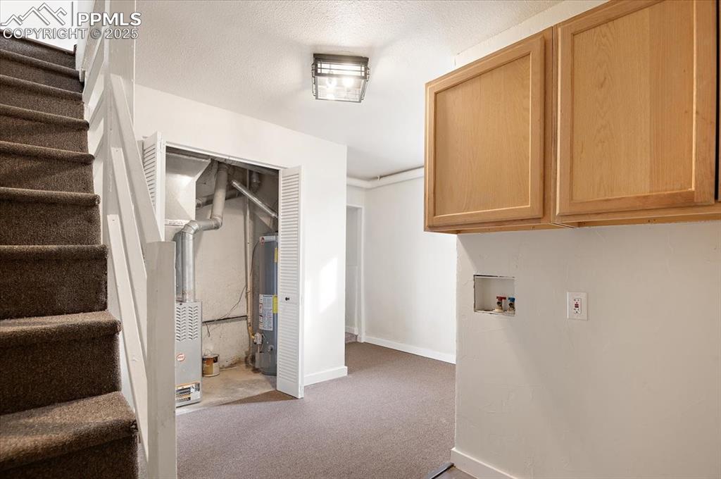 Image 14 of 27: Laundry