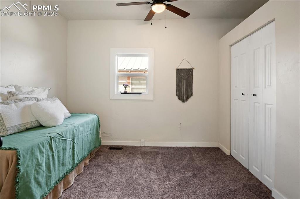 Image 6 of 27: Bedroom