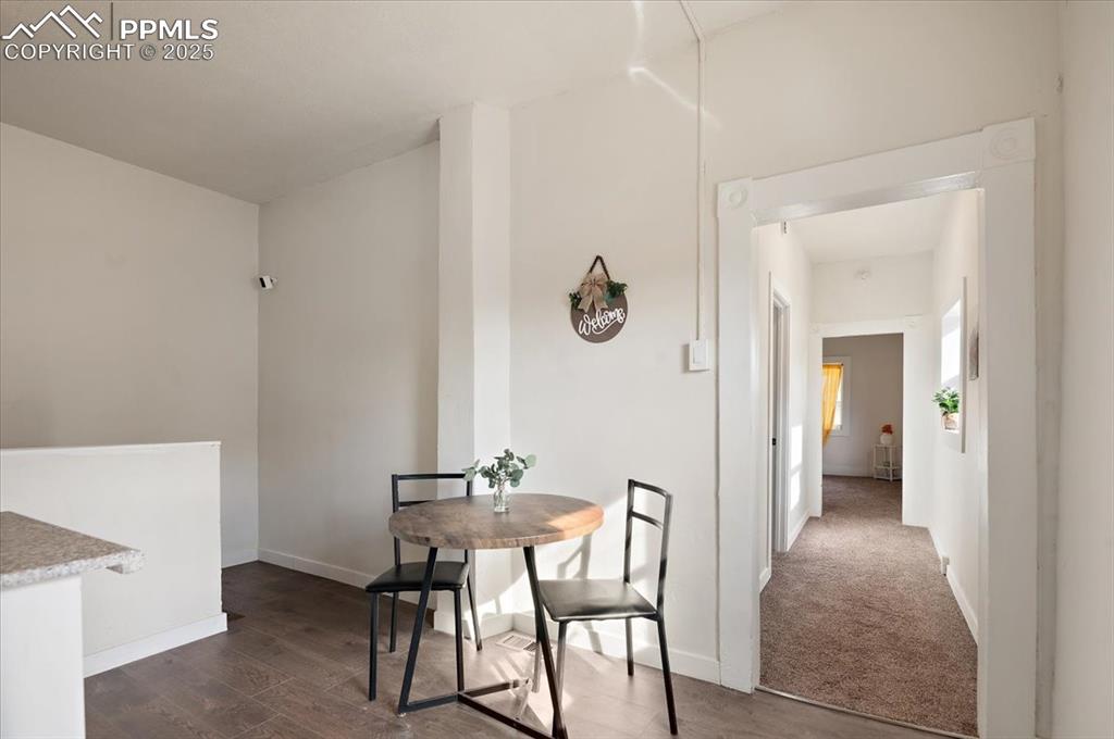 Image 8 of 27: Dining Area