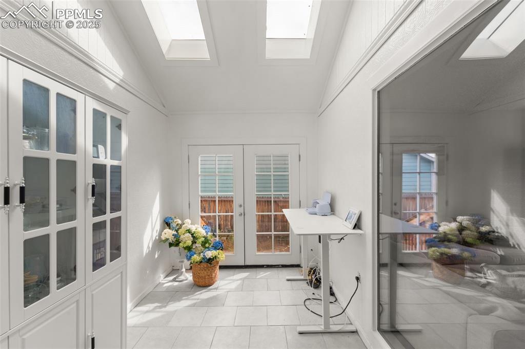 Image 10 of 33: Sun Room