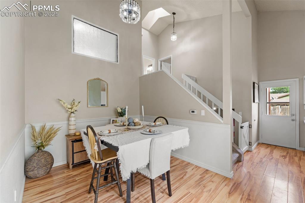 Image 12 of 33: Dining Area