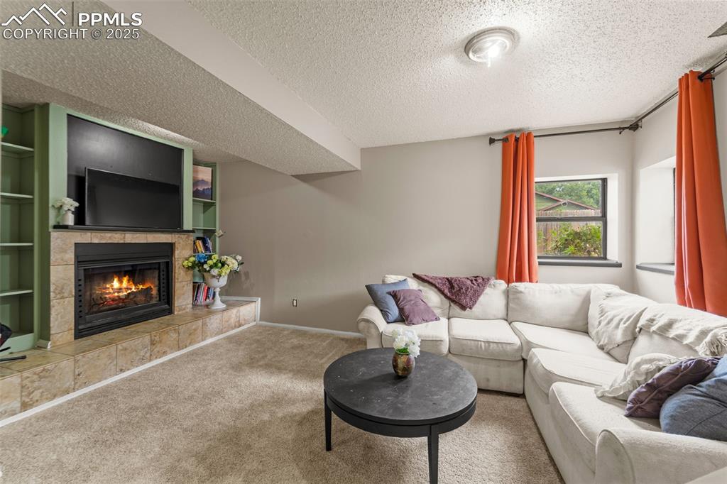 Image 25 of 33: Living Room