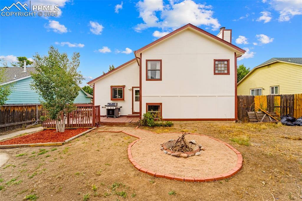 Image 28 of 33: Back of Structure