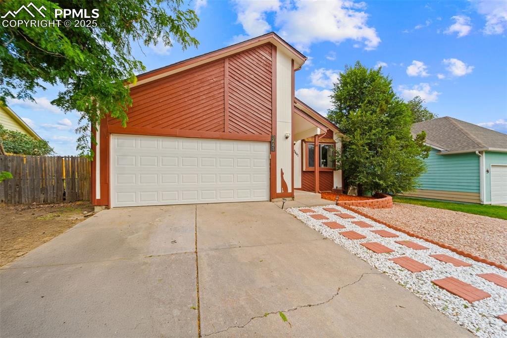 Image 3 of 33: Front of Structure