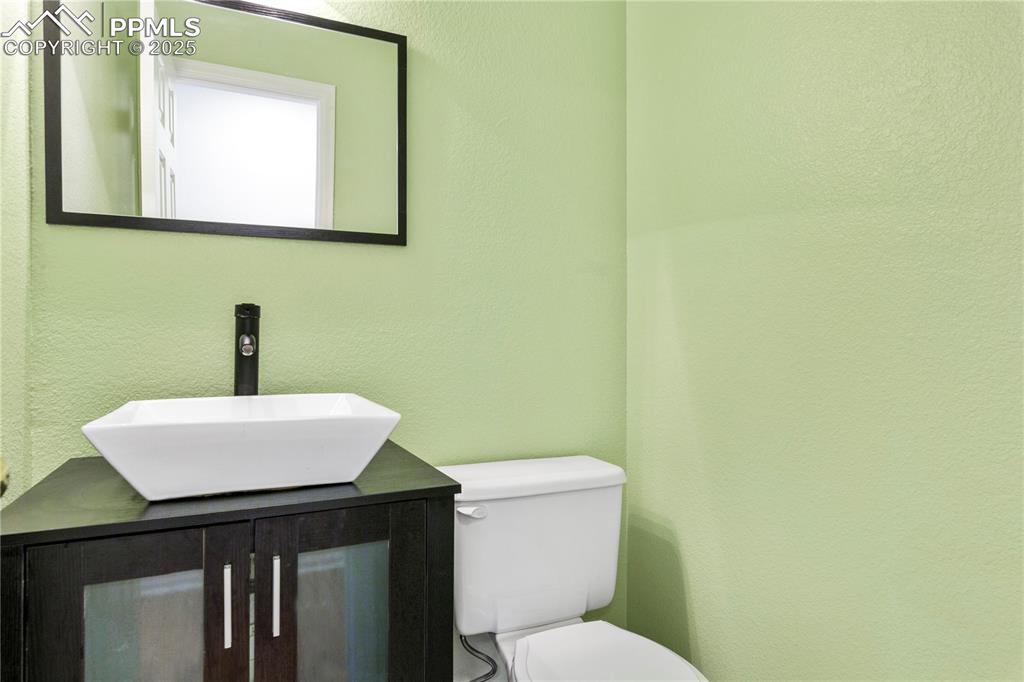 Image 17 of 34: Bathroom