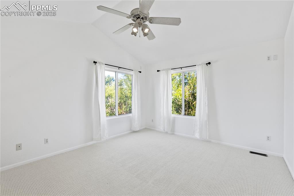 Image 18 of 34: Loft